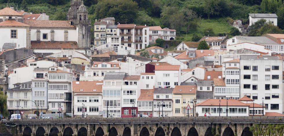 Herido leve un ciclista tras caerse de su bicicleta en Pontedeume