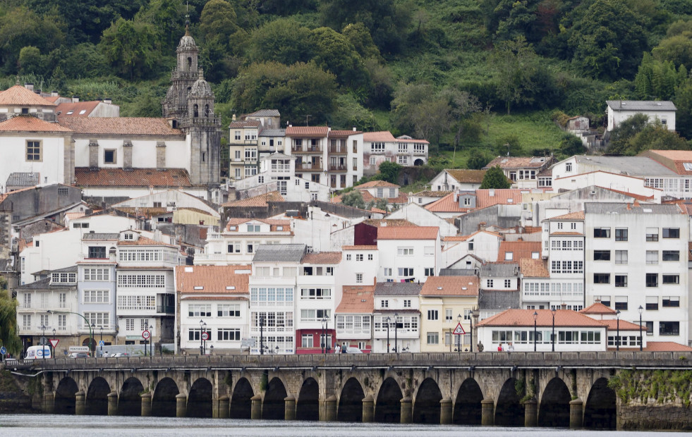 Herido leve un ciclista tras caerse de su bicicleta en Pontedeume