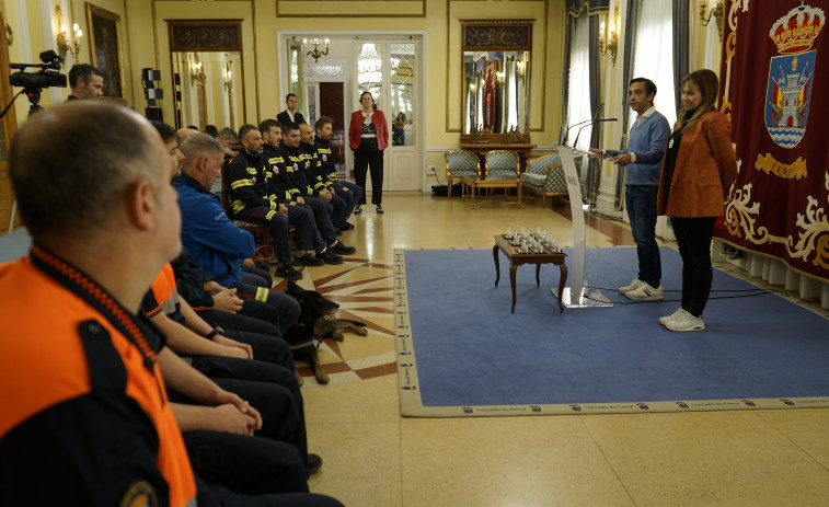 Rey Varela recibe a la expedición de Bomberos y Protección Civil que se desplazaron a Valencia