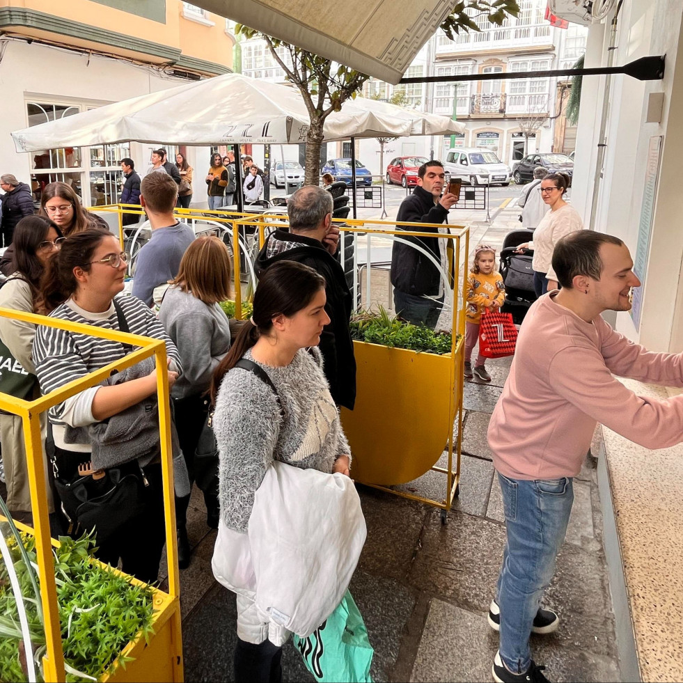 Furor por los bocadillos gratis con los que Zahara celebró sus 100.000 (y pico) tortillas