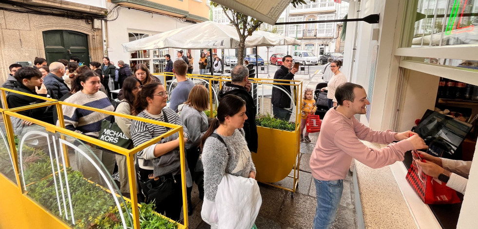 Furor por los bocadillos gratis con los que Zahara celebró sus 100.000 (y pico) tortillas