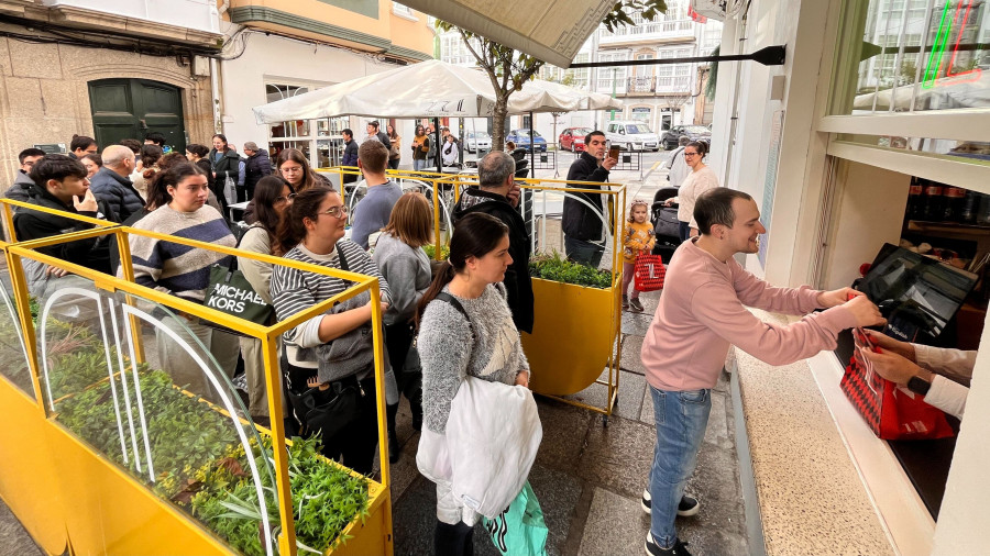 Furor por los bocadillos gratis con los que Zahara celebró sus 100.000 (y pico) tortillas