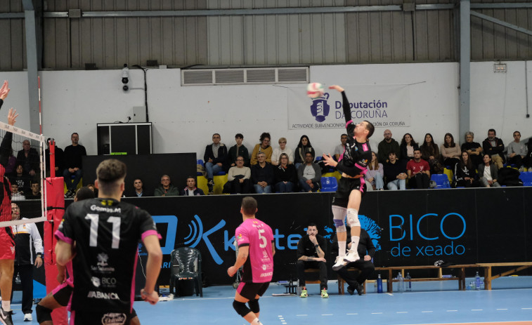 El Club Vigo Voleibol, autor de la segunda derrota liguera del Intasa San Sadurniño