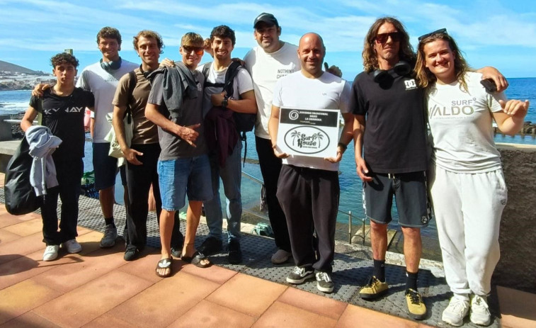 Valdo Surf School “doma” las olas de La Guancha y El Frontón