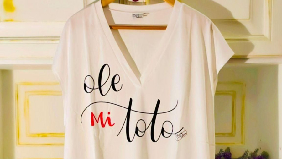 Ricotelia se presenta en sociedad y lanza sus camisetas “Ole mi toto”