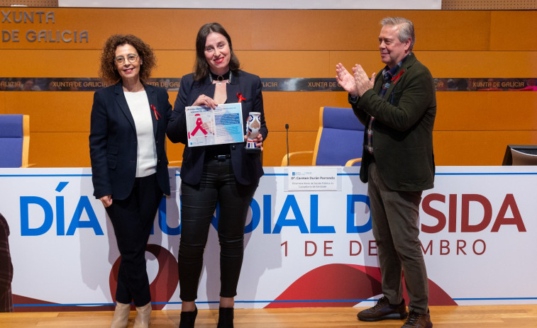 La especialista del CHUF Hortensia Álvarez, premiada por un trabajo sobre antirretrovirales