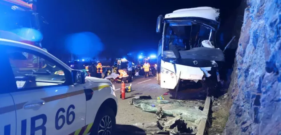 Al menos dos muertos y unos 40 heridos en un accidente de autocar en el Pirineo francés