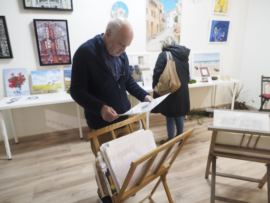 El segundo mercado navideño artístico de Artidea trae a Ferrol desde acuarelas hasta calcetines