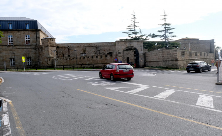 El Puerto corta un carril en Curuxeiras para finalizar las obras de la fachada marítima