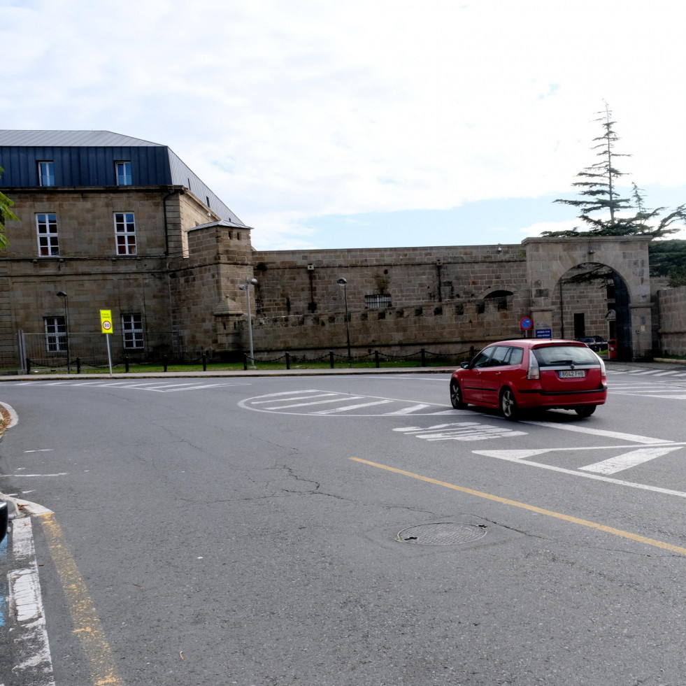 El Puerto corta un carril en Curuxeiras para finalizar las obras de la fachada marítima