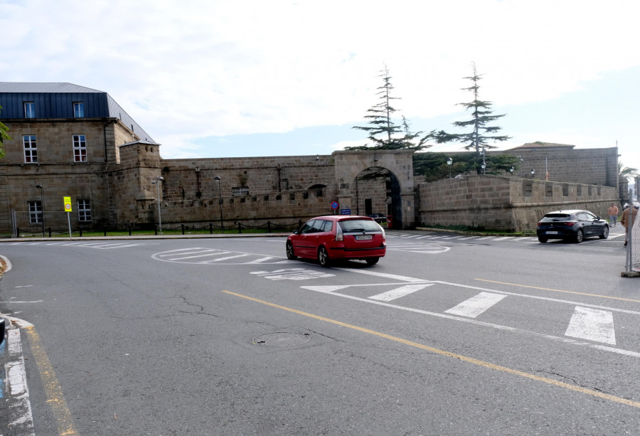 El Puerto corta un carril en Curuxeiras para finalizar las obras de la fachada marítima