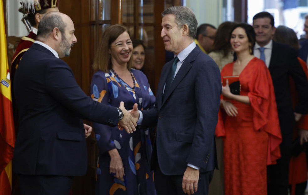 Feijóo acusa al Gobierno de celebrar la Constitución un día y conculcarla el resto