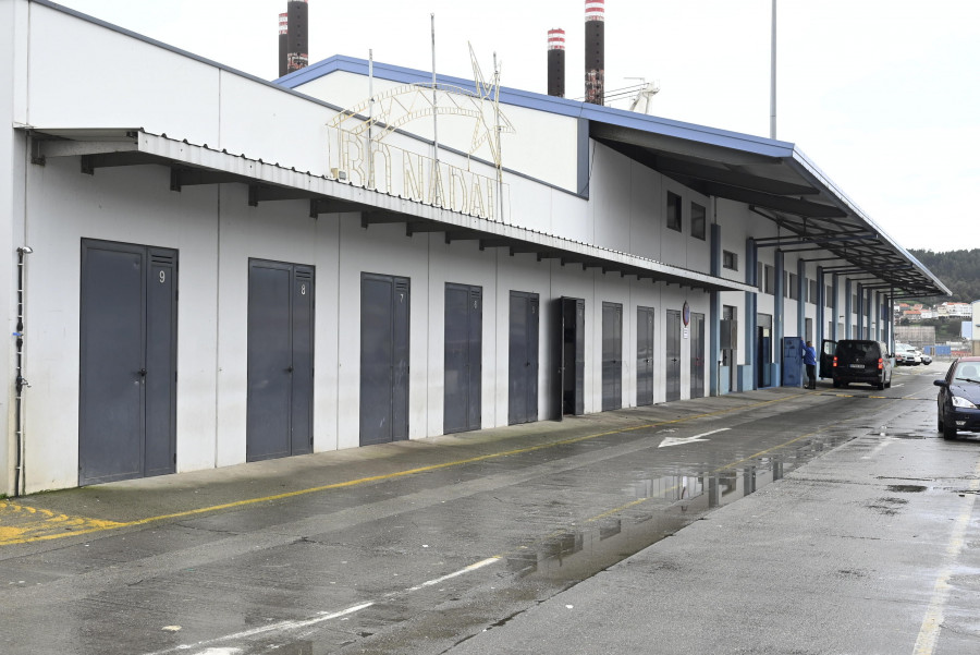 La Cofradía de Ferrol perfila la apertura de un restaurante en la terraza de la lonja de Curuxeiras