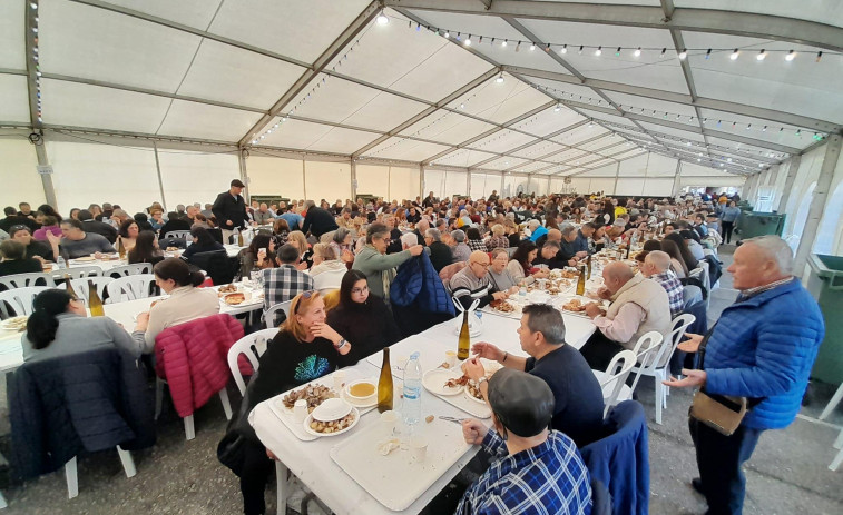 Música, artesanía y, sobre todo, buena gastronomía en la fiesta de O Barqueiro