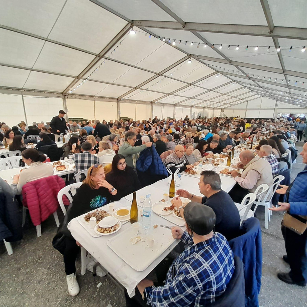 Música, artesanía y, sobre todo, buena gastronomía en la fiesta de O Barqueiro