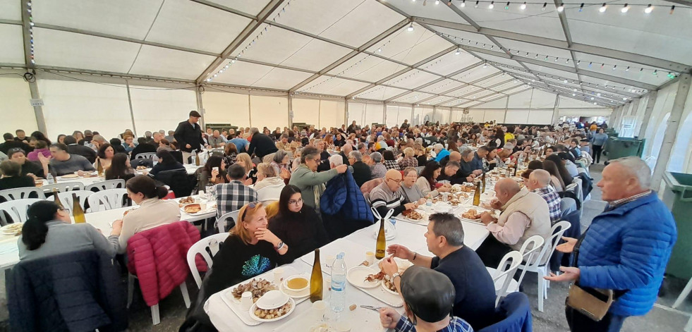 Música, artesanía y, sobre todo, buena gastronomía en la fiesta de O Barqueiro