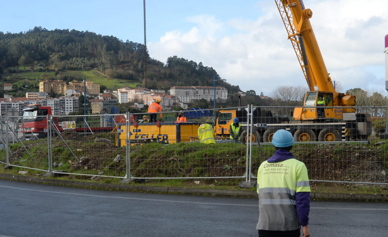 Las obras en el puente de Pontedeume se retoman con esperas de unos cinco minutos