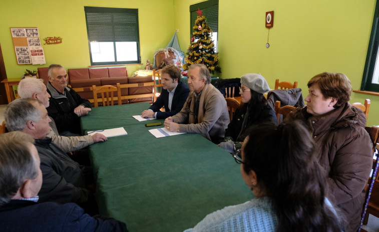 El gobierno local aborda las actuaciones del plan de barrios con la AVV de Pazos