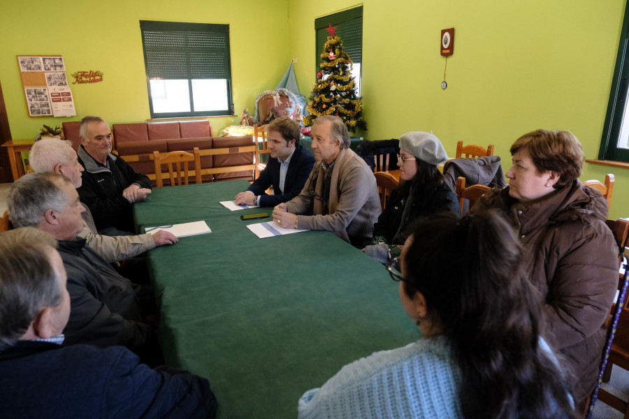 El gobierno local aborda las actuaciones del plan de barrios con la AVV de Pazos