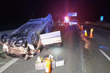 Coche volcado en Narón