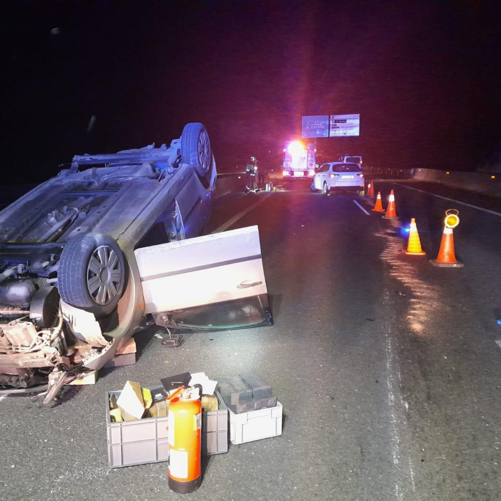 Dos conductores a la fuga en sendos accidentes en Narón y Pontedeume