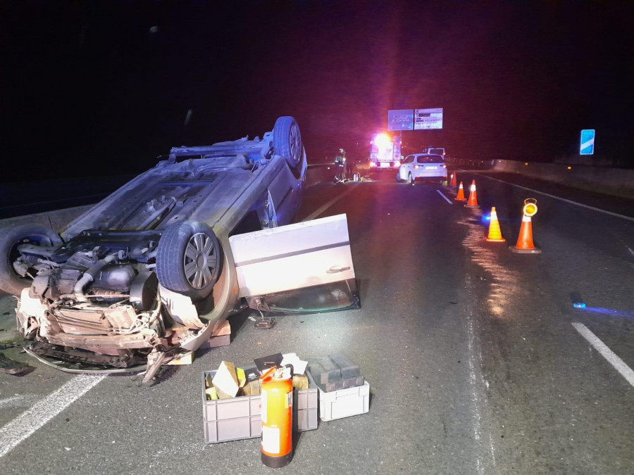 Dos conductores a la fuga en sendos accidentes en Narón y Pontedeume