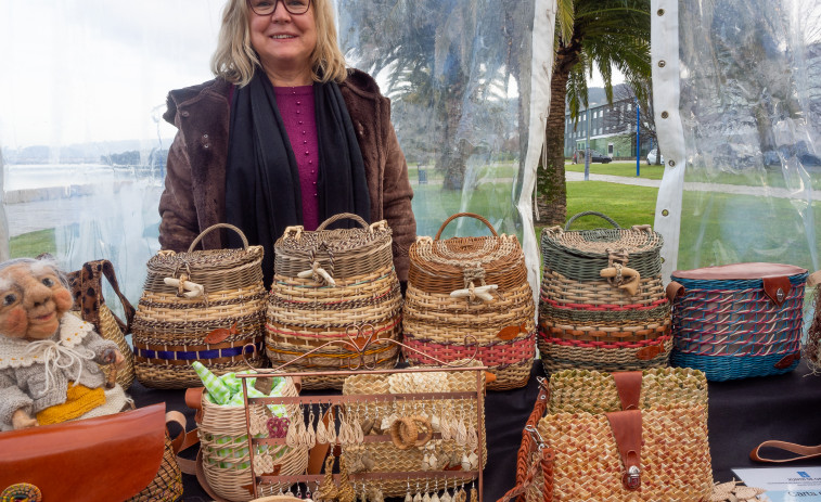 Luisa da Silva imparte un obradoiro de construción de máscaras en Redes