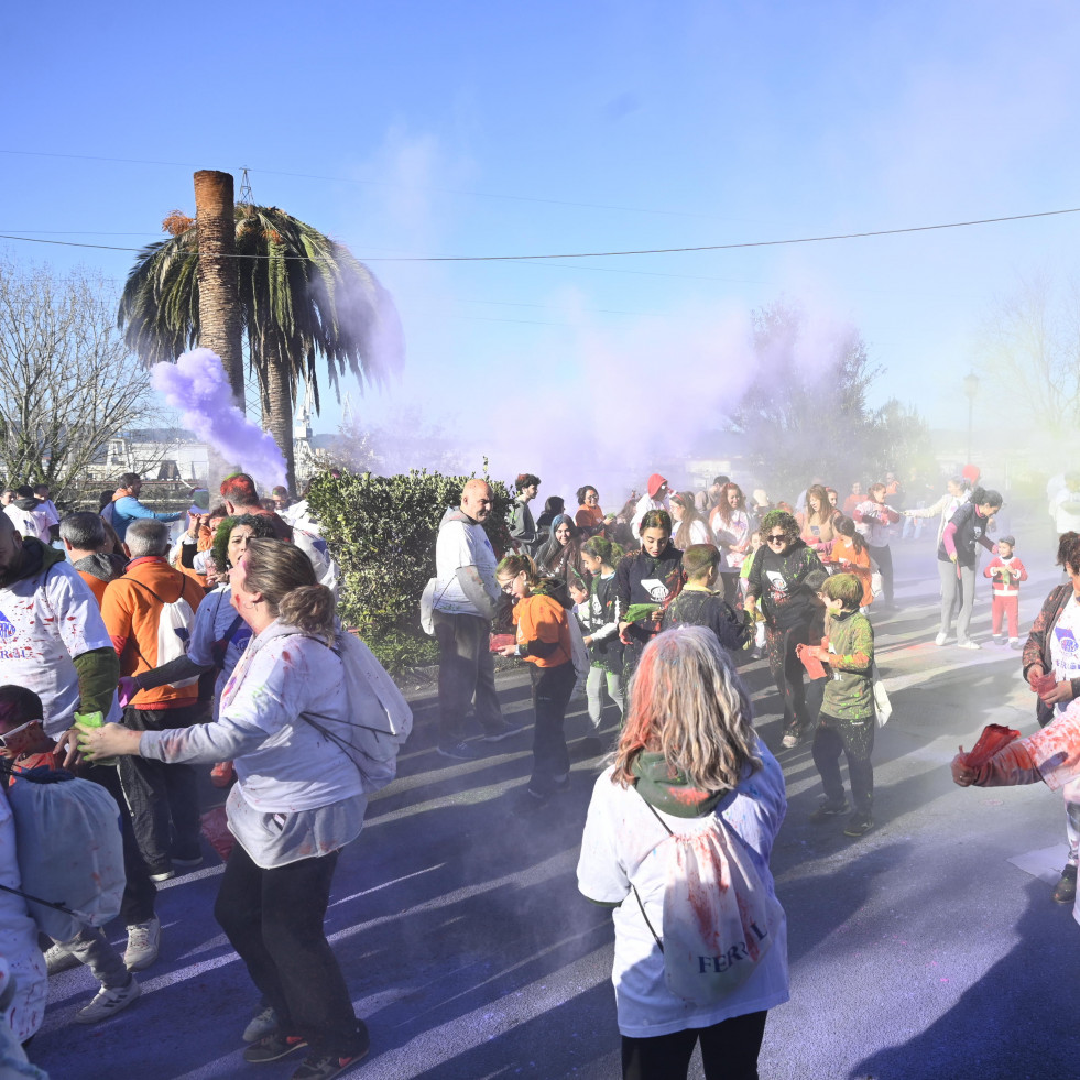 Caranza se tiñe de colores gracias a la caminata navideña de la AVV del barrio