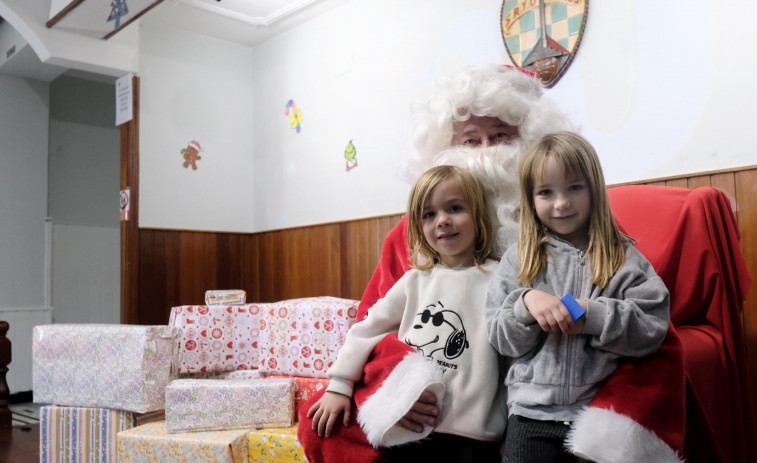 O Apalpador e Papá Noel percorren a comarca para a ledicia duns e doutros