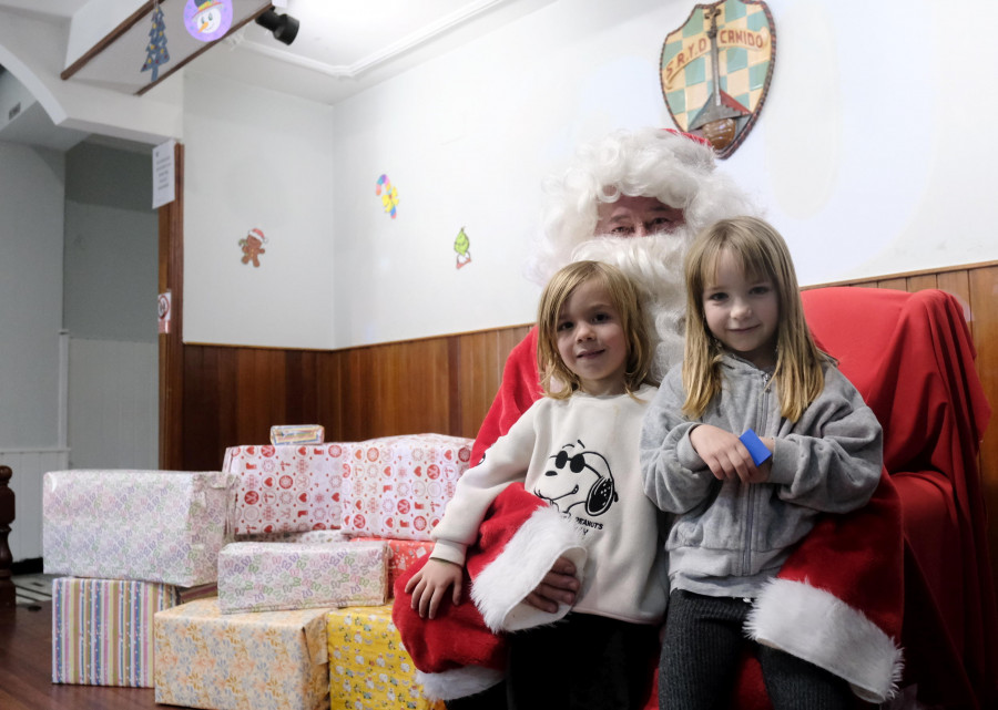 O Apalpador e Papá Noel percorren a comarca para a ledicia duns e doutros