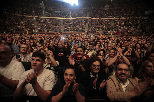 Publicoconciertomanologarciacoliseum2024quintana