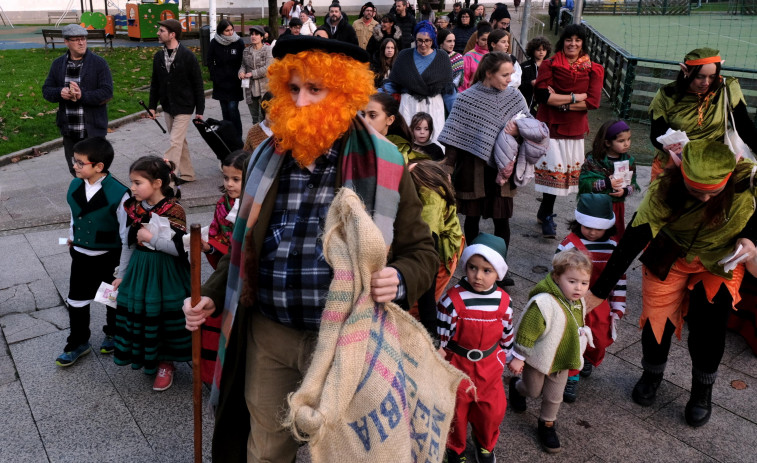 Papá Noel sae pola zona urbana de Ferrol despois do Apalpador