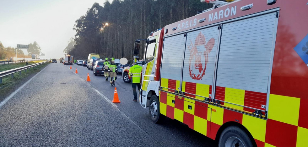 Una colisión en cadena obliga a cortar la circulación en la AG-64