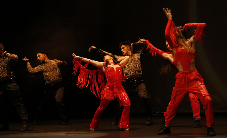 El primer campamento de danza urbana celebra su última jornada en el pabellón de A Gándara