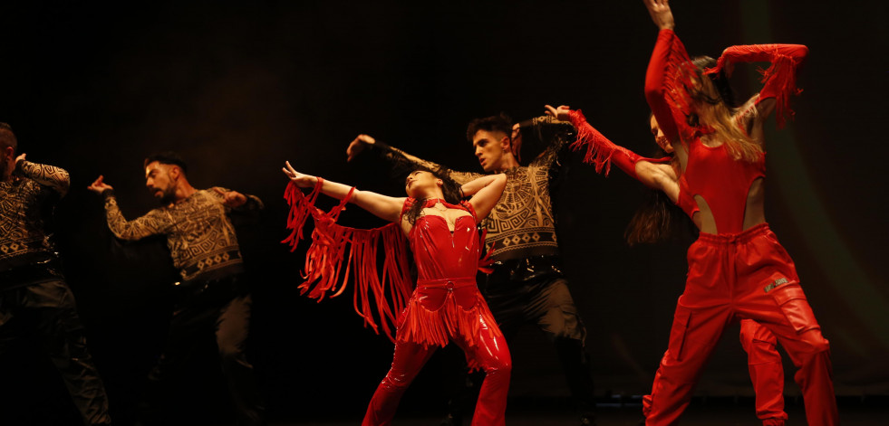 El primer campamento de danza urbana celebra su última jornada en el pabellón de A Gándara