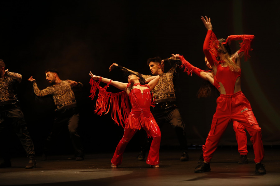 El primer campamento de danza urbana celebra su última jornada en el pabellón de A Gándara