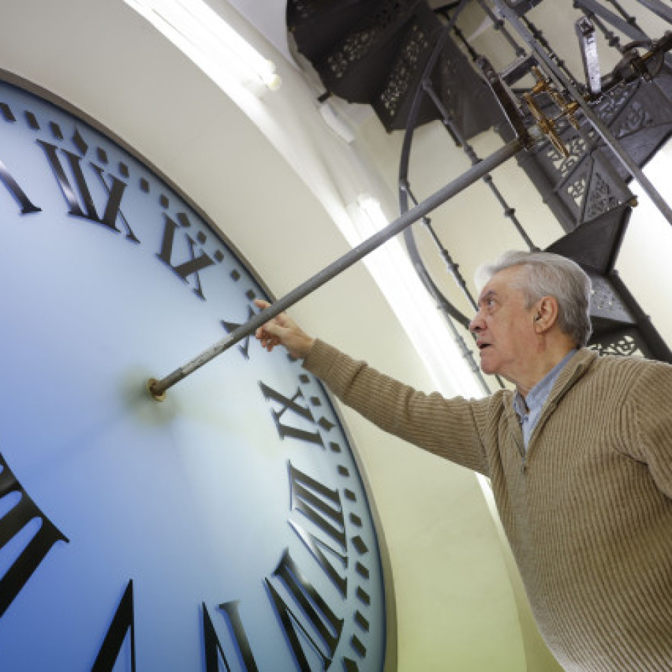 El reloj de la Puerta del Sol, a punto para las campanadas de Nochevieja