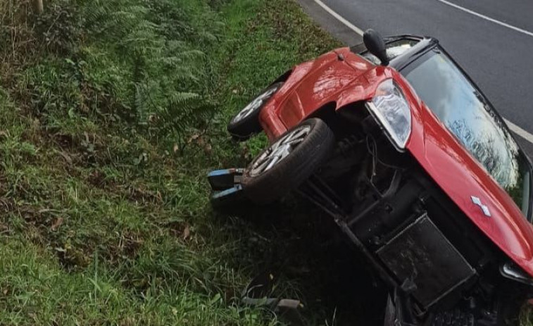 Herido de gravedad el conductor de un vehículo accidentado en Pontedeume