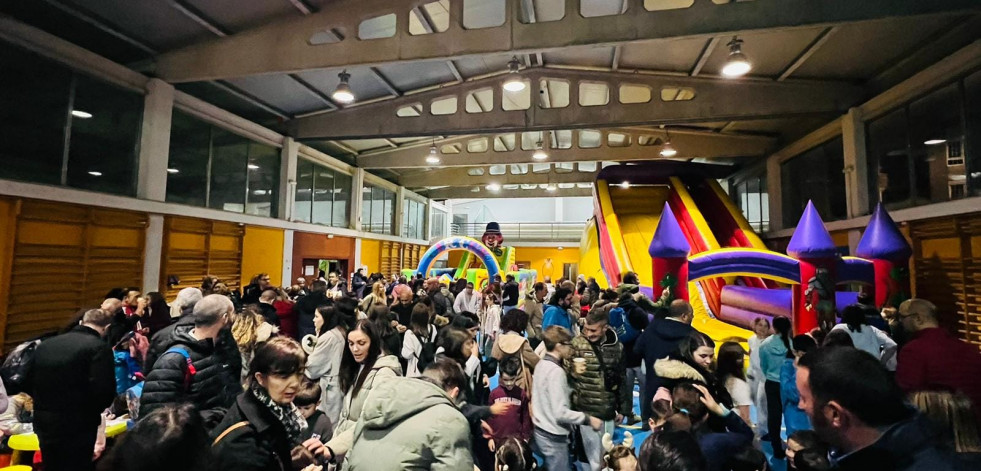 El parque de atracciones temporal de Cedeira vuelve a abrir antes de la verbena