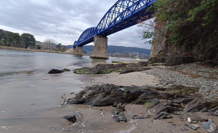 Pontedeume se vuelca este viernes en una limpieza en la playa de Sopazos