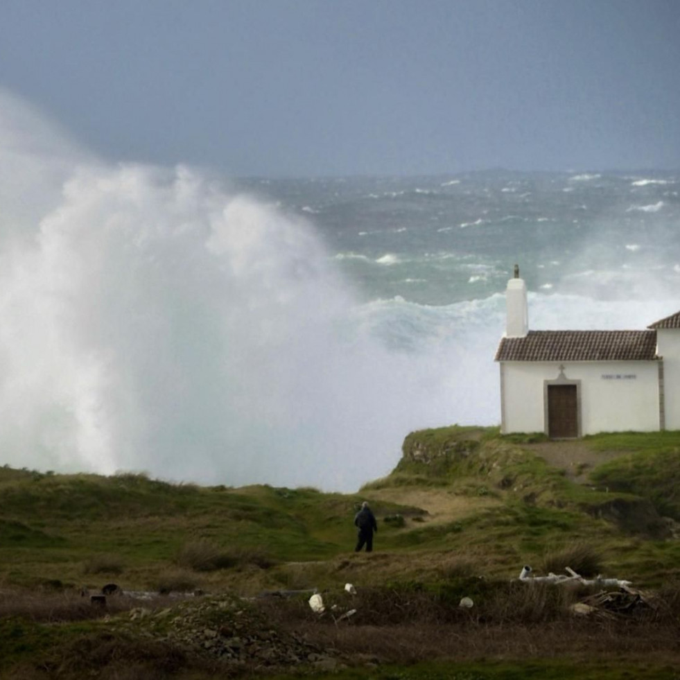 Rachas de 100 km/h y olas de más de 5 metros en Ferrolterra durante los tres días de la primera alerta de 2025