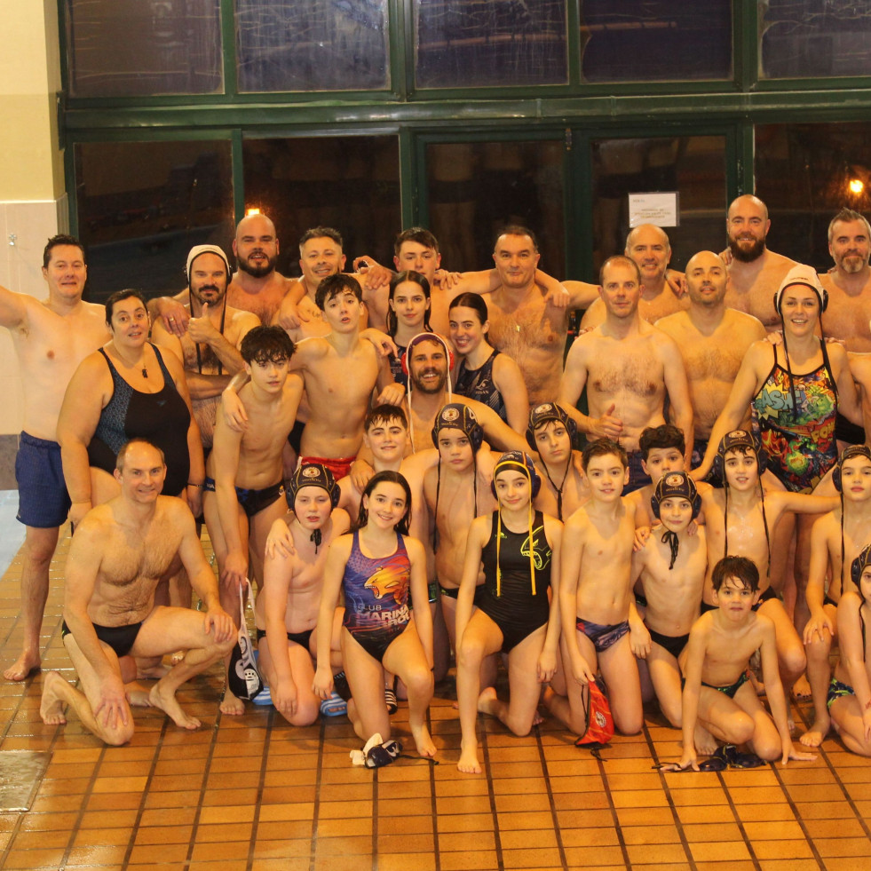 Waterpolo | Mezcla de generaciones, deporte y diversión en el agua de Caranza para iniciar un nuevo año deportivo del Marina Ferrol