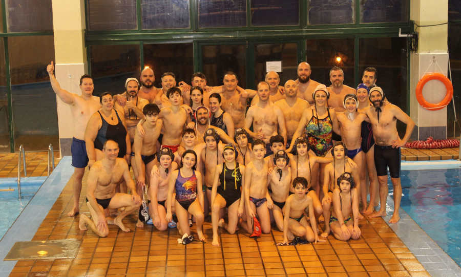 Waterpolo | Mezcla de generaciones, deporte y diversión en el agua de Caranza para iniciar un nuevo año deportivo del Marina Ferrol