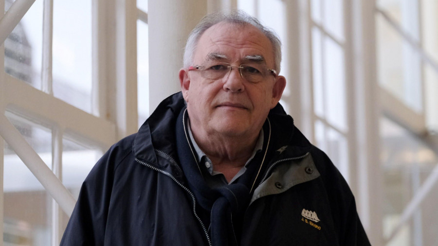 “El viento que golpea las tinieblas”, en el club de lectura de la Universidad Sénior de Ferrol