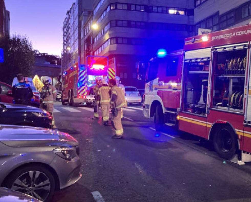 BomberosdeACoruaintervienenenundispositivoenlacalleSinfnicadeGalicia