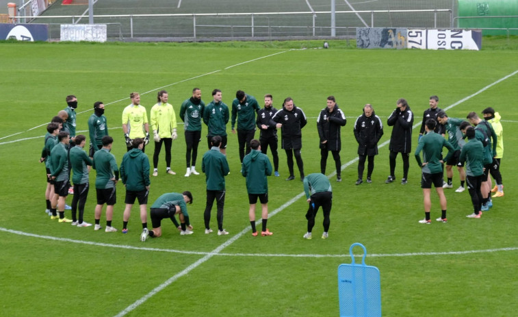 Racinguismo a prueba de lluvia: así fue el entrenamiento a puerta abierta del Racing de Ferrol