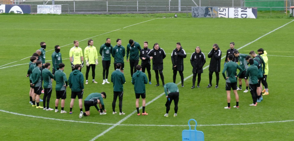 Racinguismo a prueba de lluvia: así fue el entrenamiento a puerta abierta del Racing de Ferrol