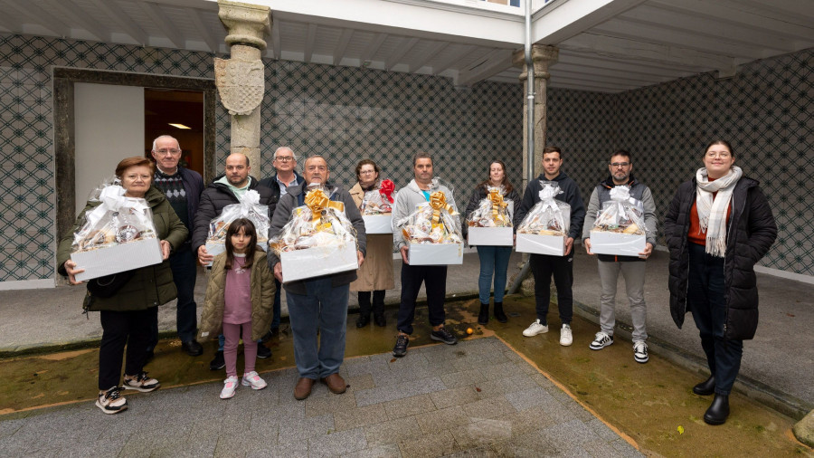 San Sadurniño premia a los consumidores locales con la entrega de nueve cestas