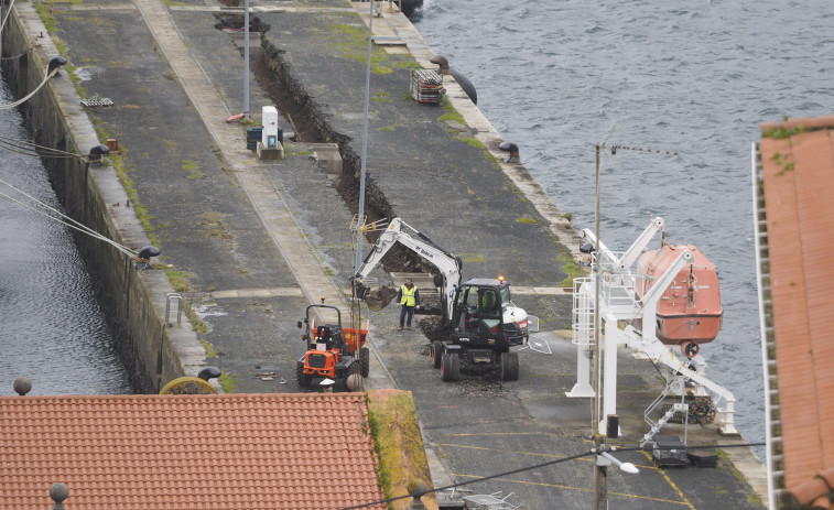 Las obras de adecuación de la dársena sur  de la estación naval de A Graña, en marcha