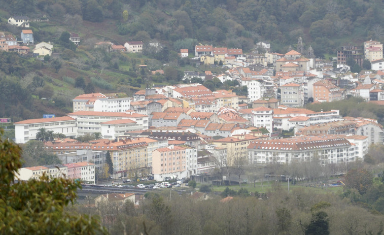 Trasladado al Juan Cardona un conductor herido en Pontedeume